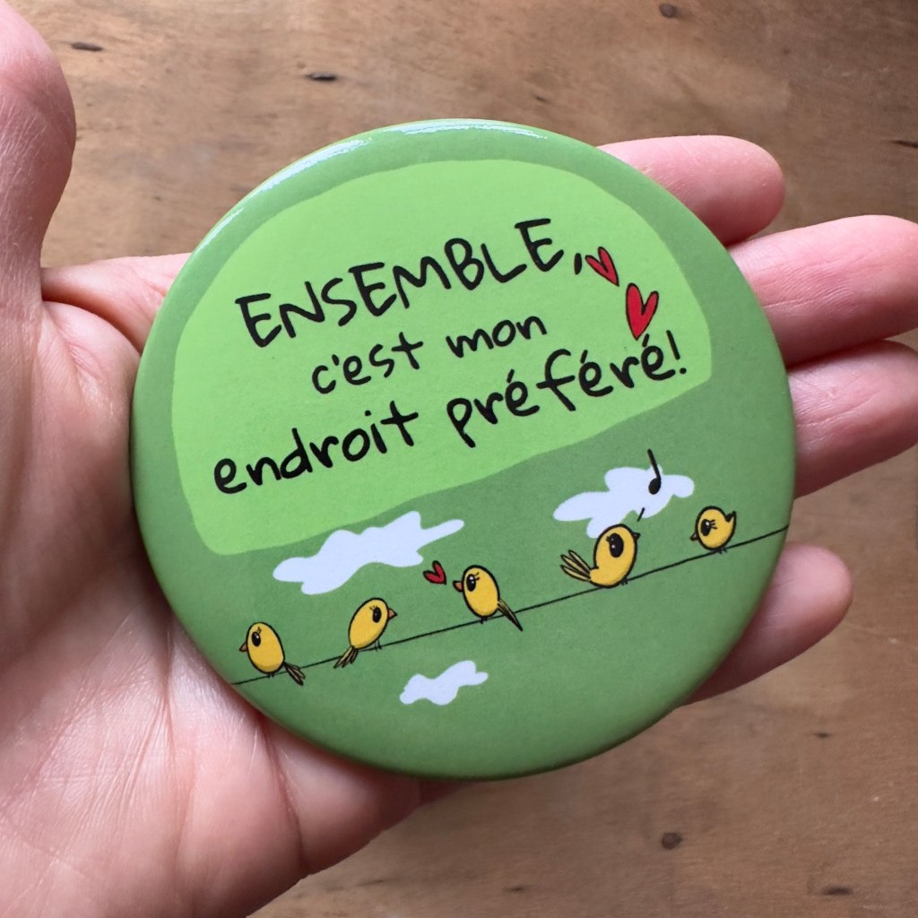 Aimant rond de 3 pouces avec un dessin d'oiseaux sur un fil et l'inscription "Ensemble, c'est mon endroit préféré"